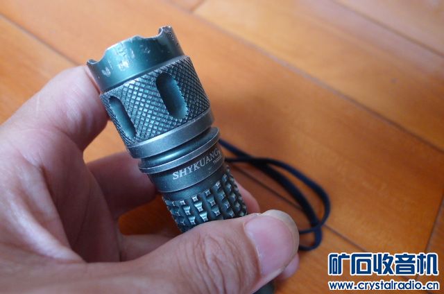 怎么装电池手电筒 150446ahya6uvtya3e7h6w.jpg