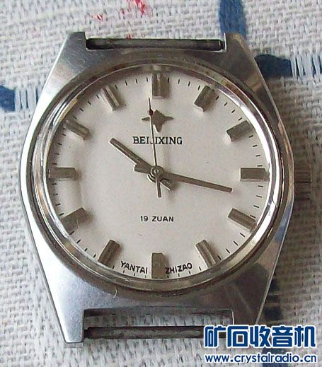 几块七、八十年代的国产手表。