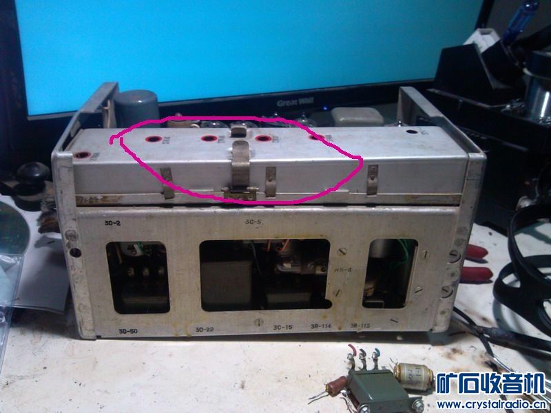 飞机上的电子管电台,拆零件的话,大家看看零件