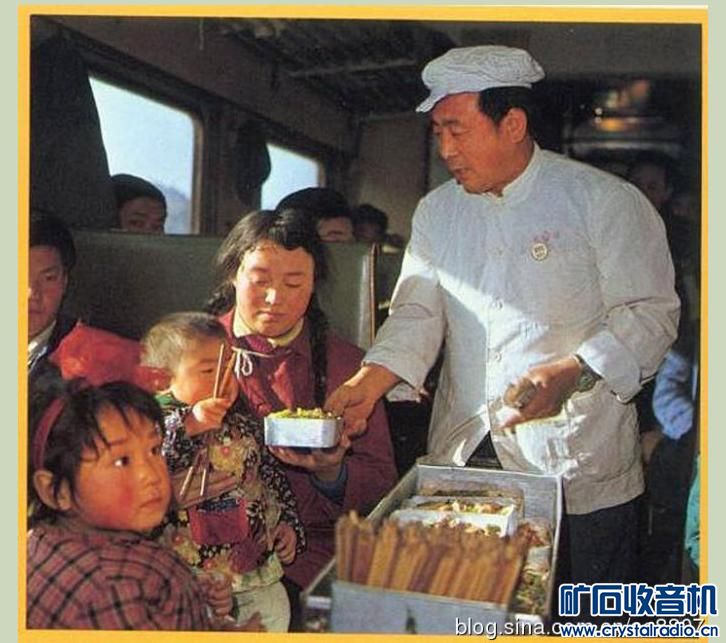 过年了该回家了你知道那时的火车上的盒饭吗?
