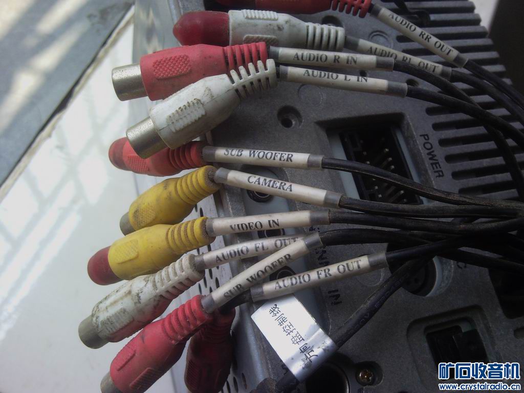 菜鸟提问,这个带屏的车机如何接电源。看不懂