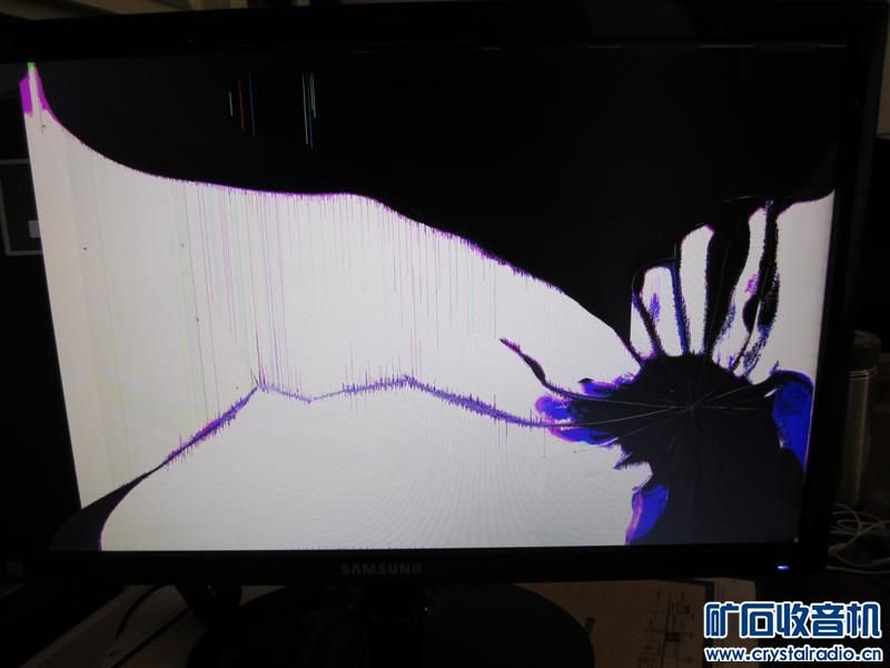 出一台夫妻战争导致的碎屏夏普32寸液晶电视