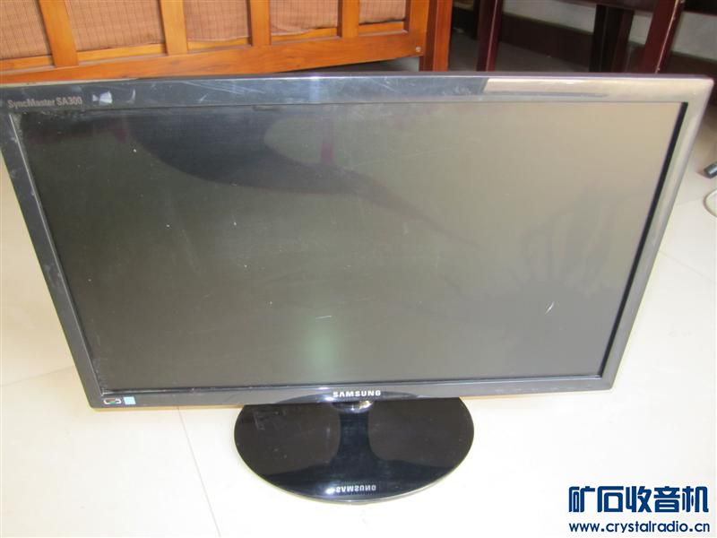 出一台夫妻战争导致的碎屏夏普32寸液晶电视