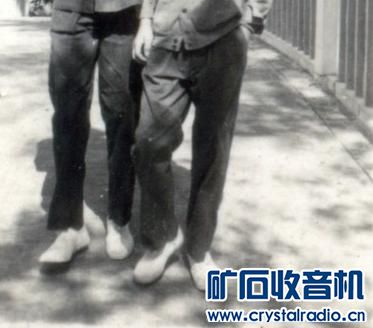 70年代末,小白鞋不系带,您那里有吗? - 〓怀念那