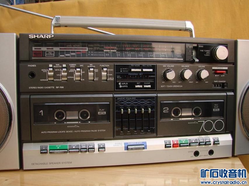 出一台带原包装箱的夏普GF-700Z经典收录机