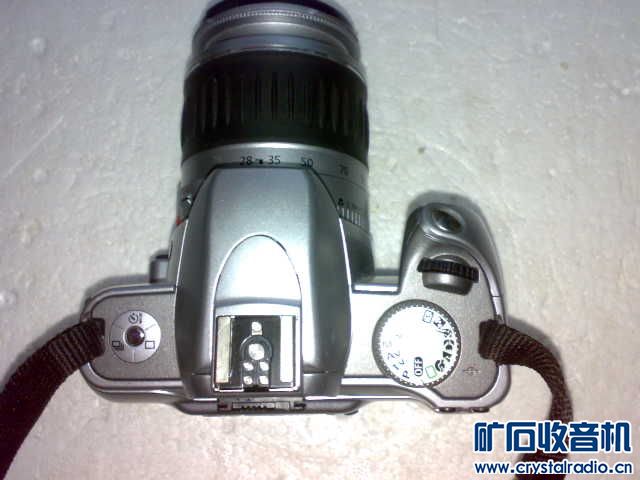 佳能单反相机 通电屏幕有显示按拍照键闪光灯