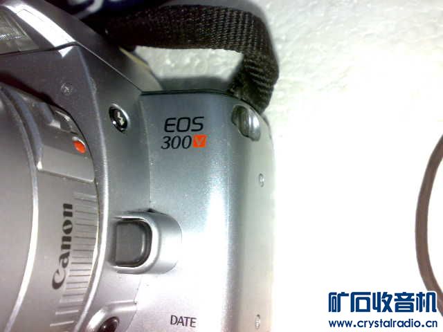 佳能单反相机 通电屏幕有显示按拍照键闪光灯