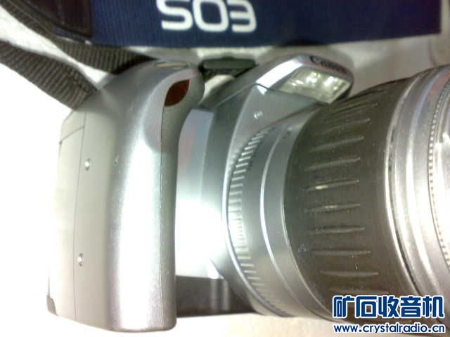 佳能单反相机 通电屏幕有显示按拍照键闪光灯