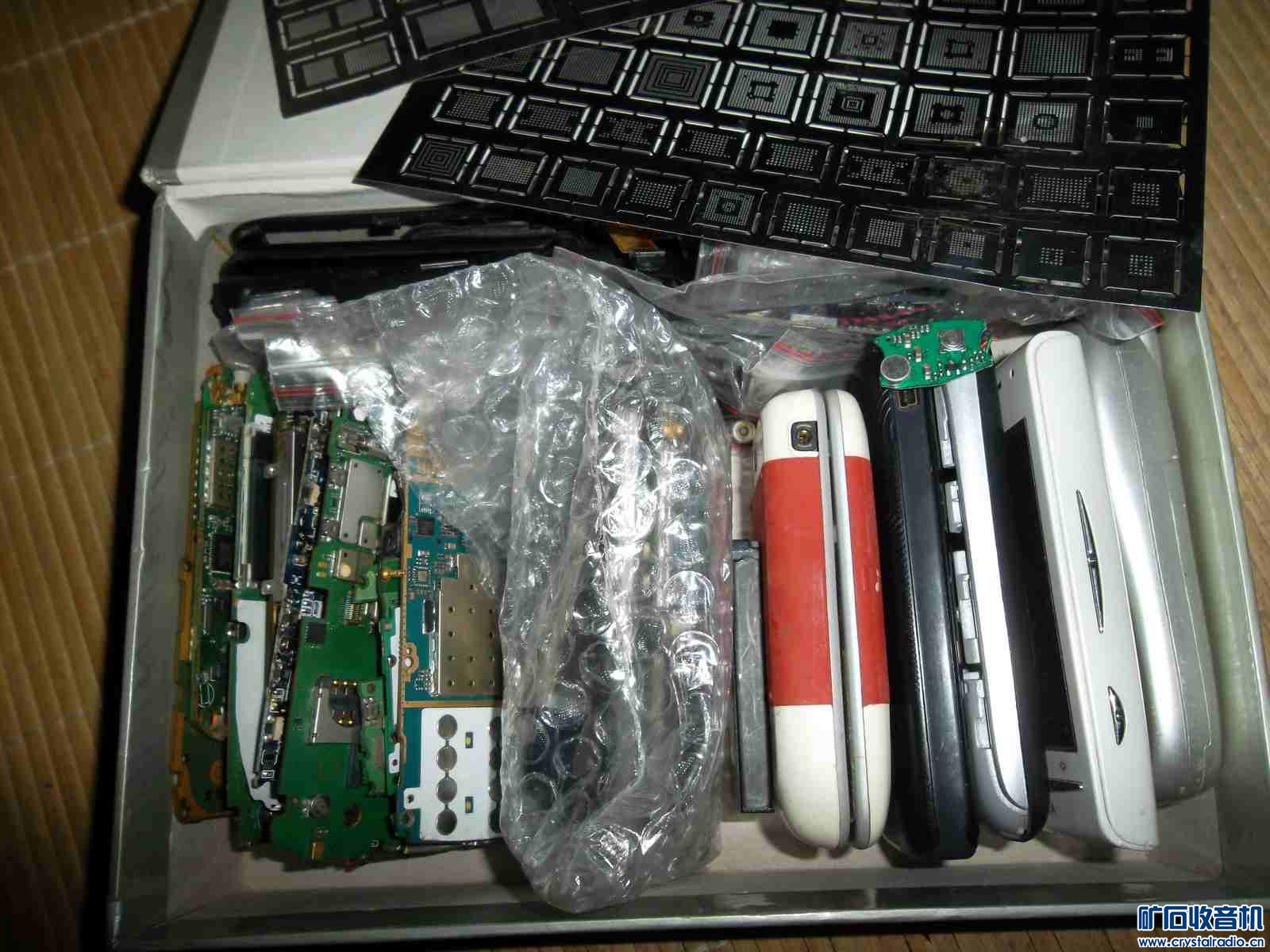 150元打包出一堆手机和手机主板及手机维修书