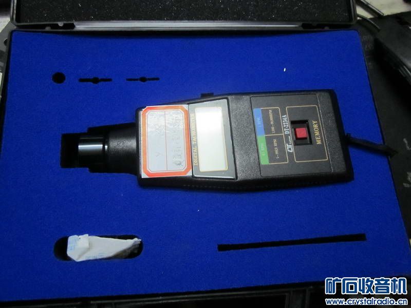 大型带皮套钳形表和带箱子数字转速表各78元