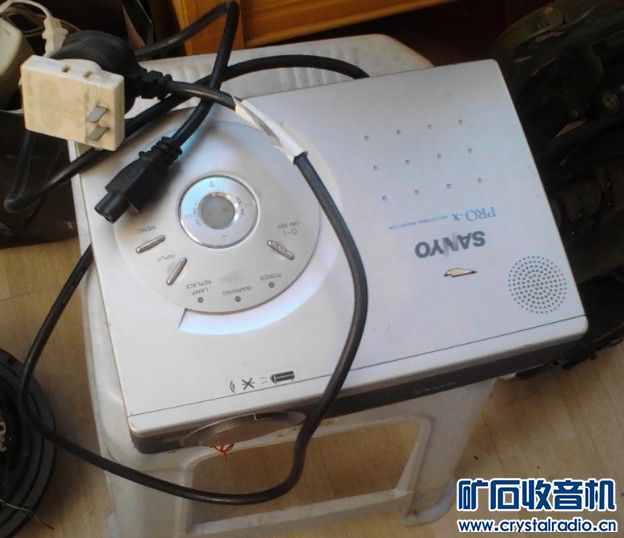 继续清理出J用手摇发电机,sanyo投影仪,小黑白