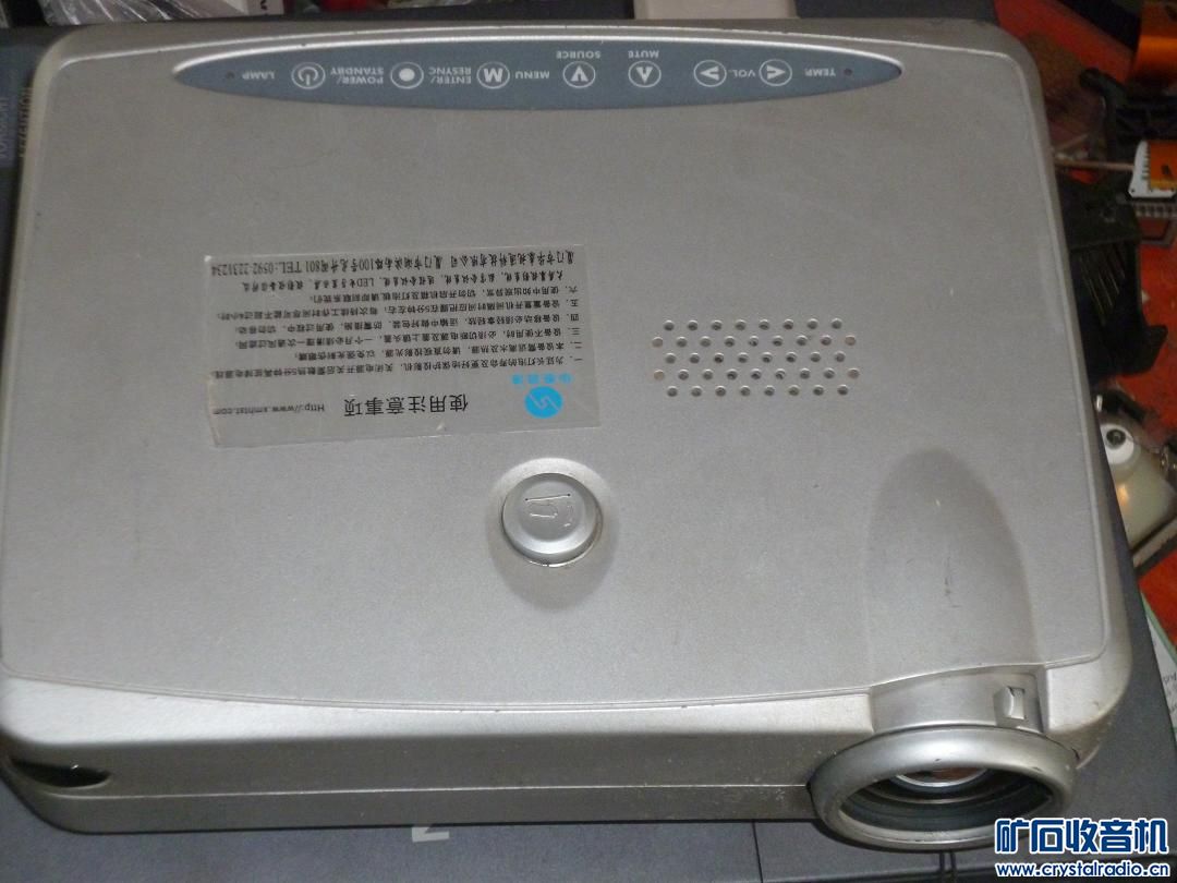 出一台晨星的超小型投影机分辨率1024-768 灯