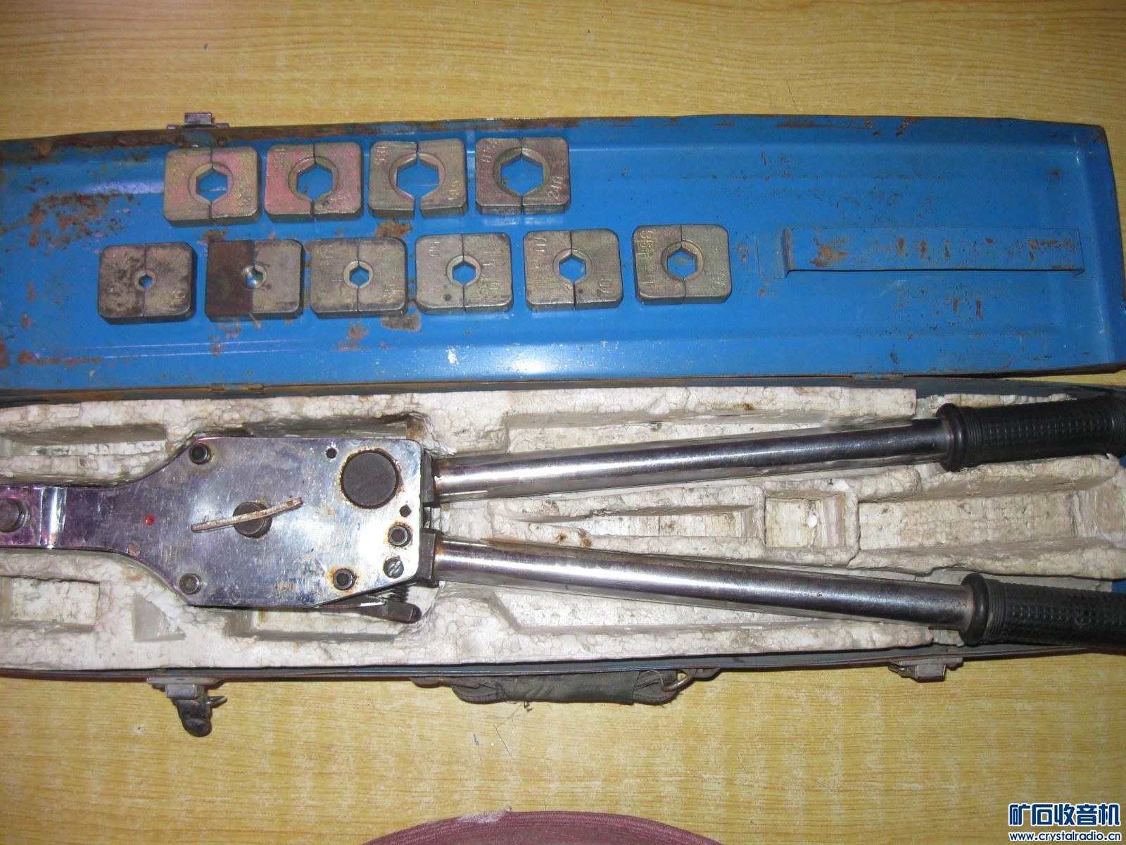 两个机械导线压接钳一个大空气开关