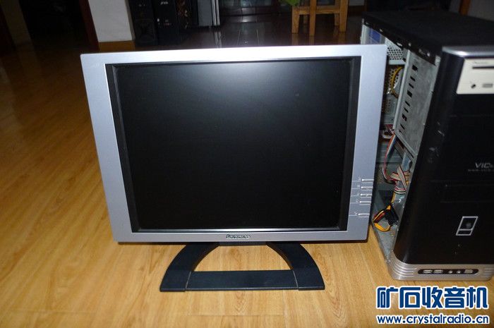 出奔腾E2140双核主机 带17寸联想显示器