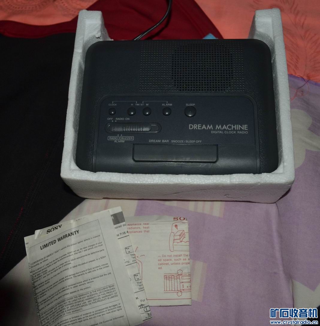 出索尼带包装的钟控收音机,型号ICF-C240,O2