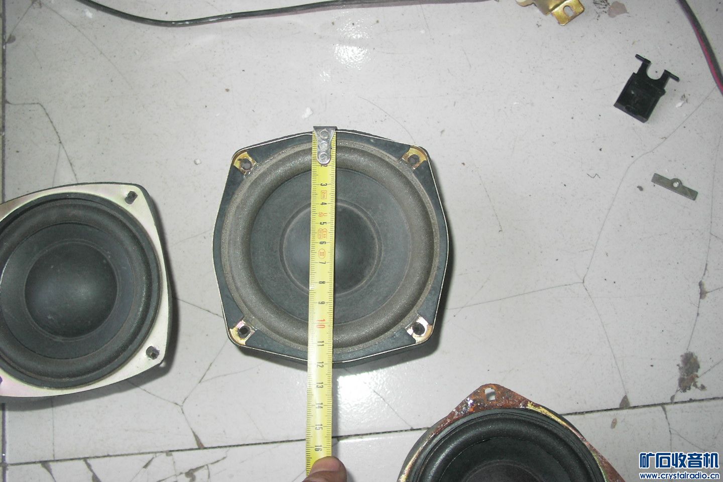 出TCL液晶电视,飞利浦显示器,三个低音炮喇叭