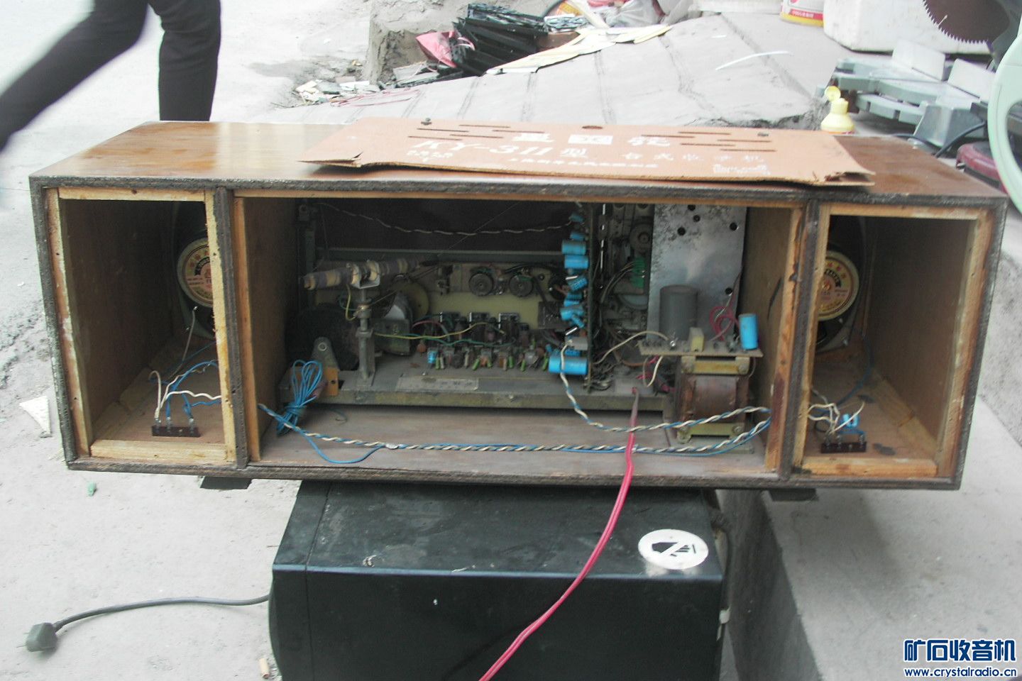 出清华同方19寸显示器,老收录机,山水功放,新科