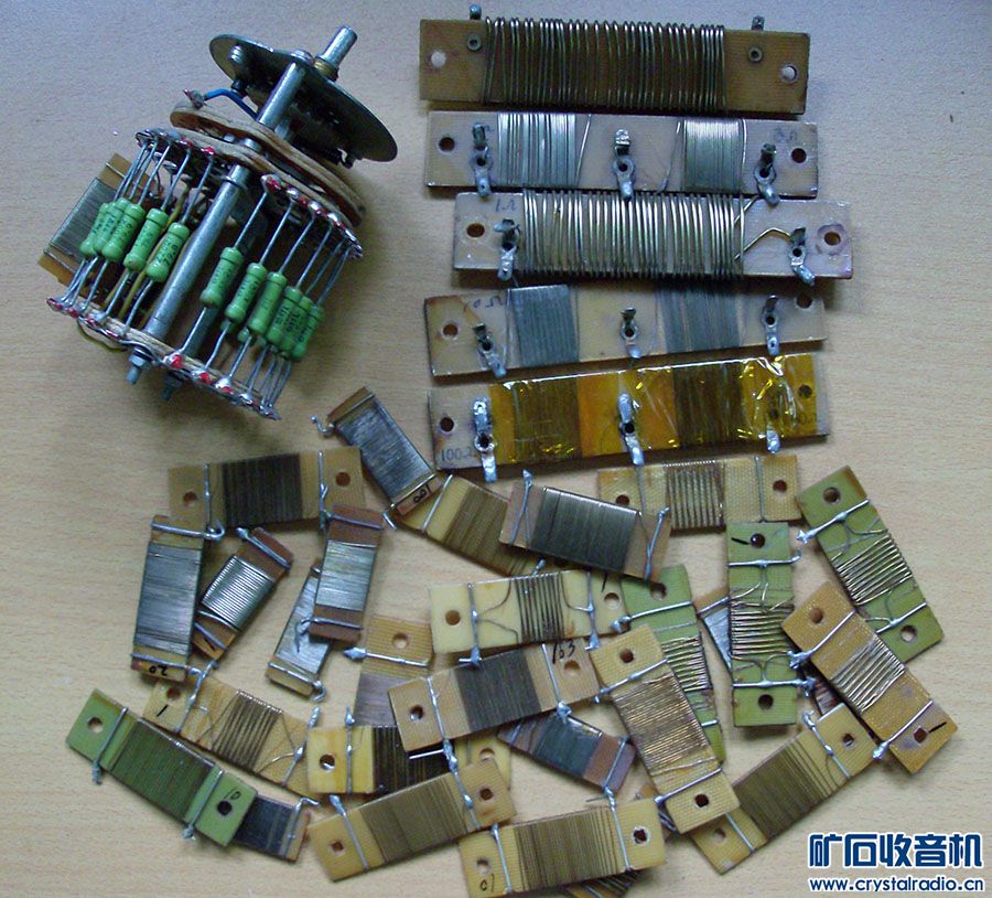 永跃500表、三娃数字万用表、电路板、电容、