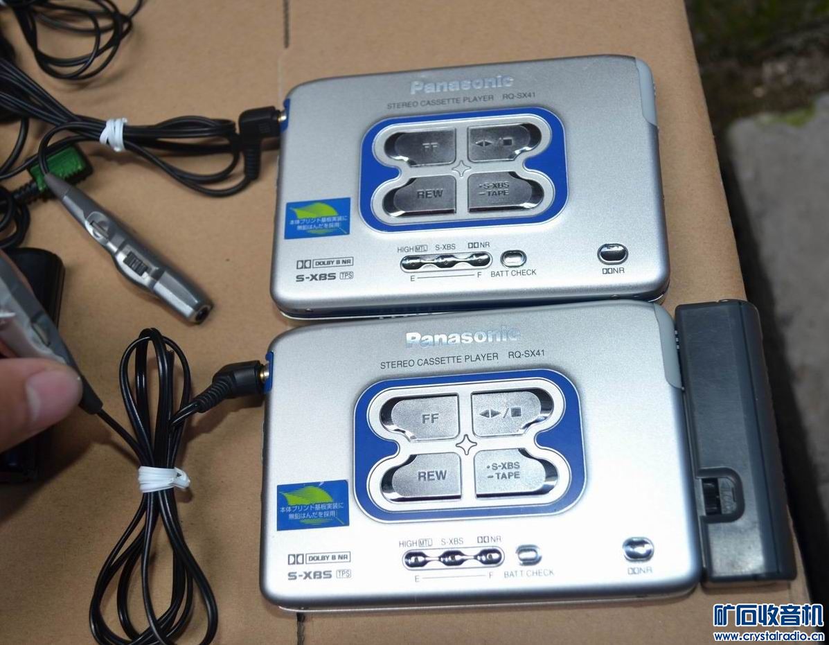 两台松下磁带随身听,一台爱华磁带随身听,成色