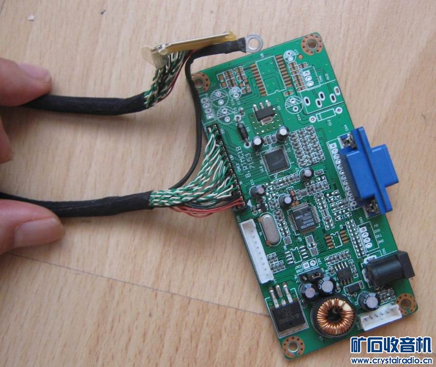 出一块液晶显示器驱动板,可以用来将笔记本屏