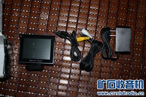 小电视机,调监控用的小显示器,移动电源,破手机