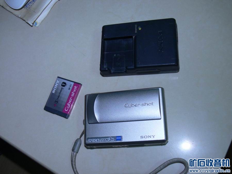 摩托罗拉V3 诺基亚 40元 SONY T1钢壳卡片数