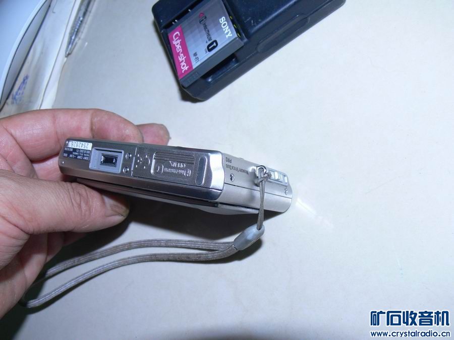 摩托罗拉V3 诺基亚 40元 SONY T1钢壳卡片数