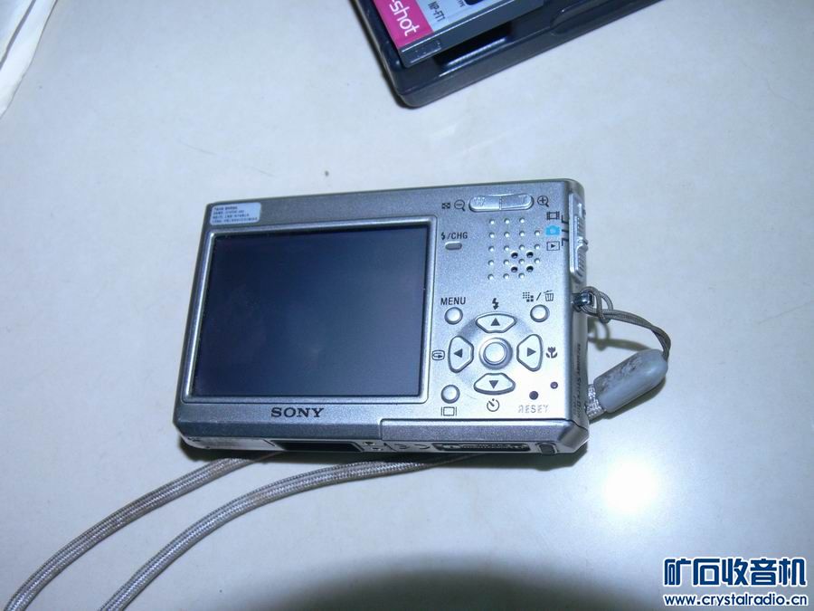 摩托罗拉V3 诺基亚 40元 SONY T1钢壳卡片数