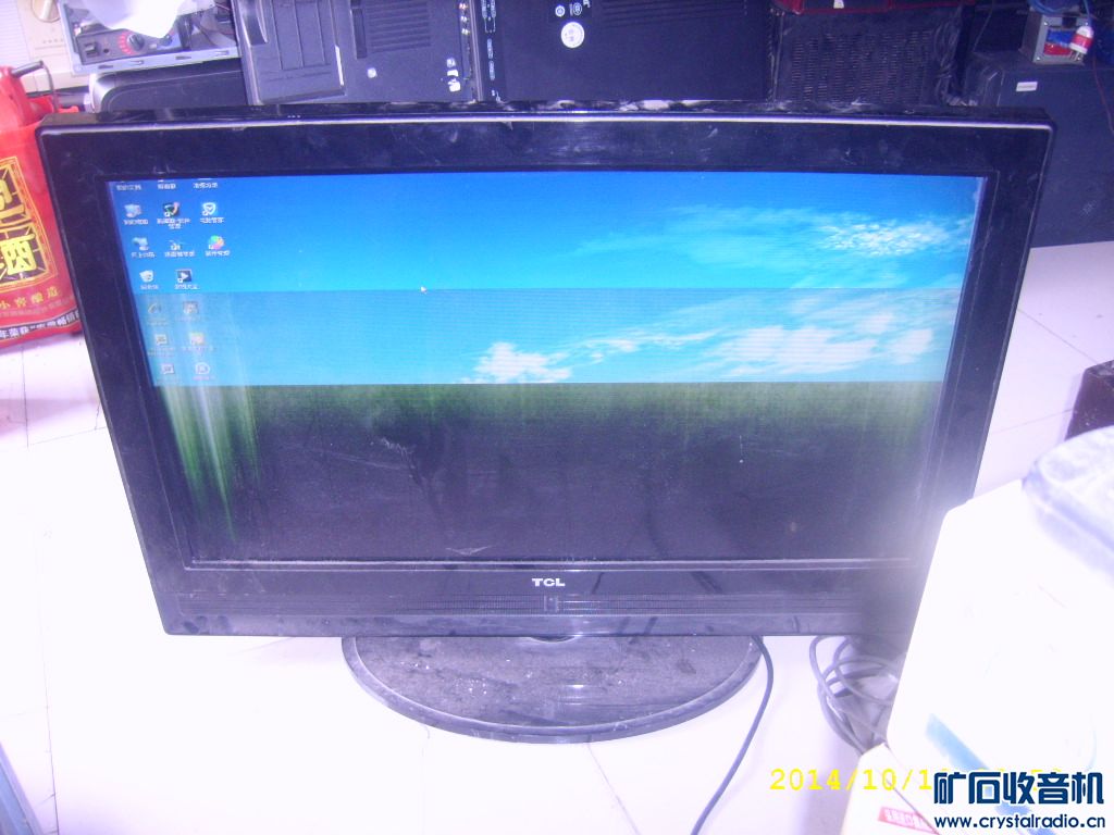 出32寸TCL液晶电视,两个万年历,三块老收音机