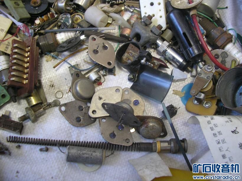 为了找2AP9二极管翻库找出很多年前的老件 -