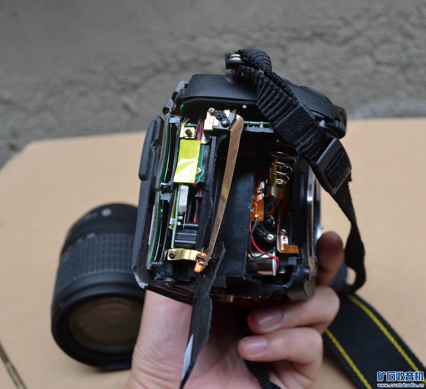 出尼康D7000单反相机加尼康18-105镜头,摔坏
