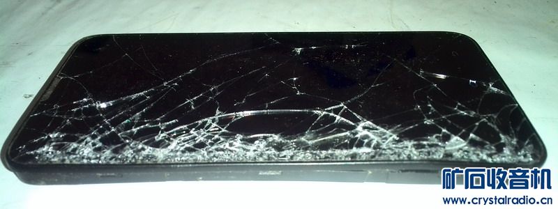 收到还有半个月保修的小米2a,屏碎,无电池不会