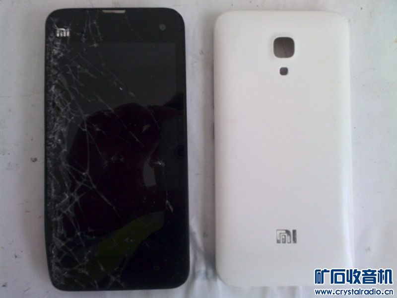 收到还有半个月保修的小米2a,屏碎,无电池不会