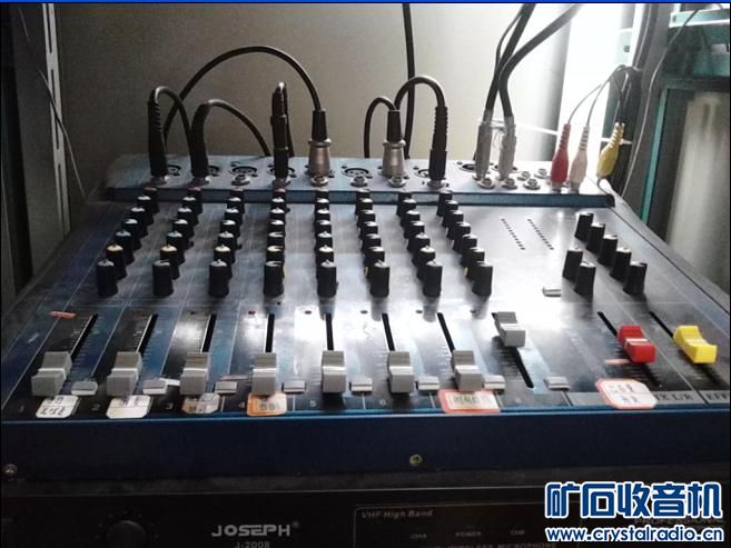 CT-80S调音台接有线话筒、电脑的2路,没开话