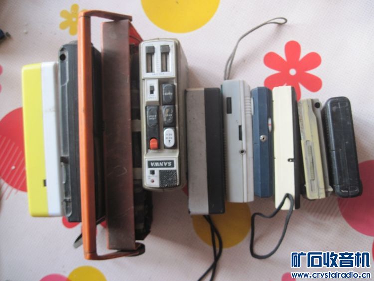 11个半导体 2个CD随身听 拆的一个小音响 - 〓