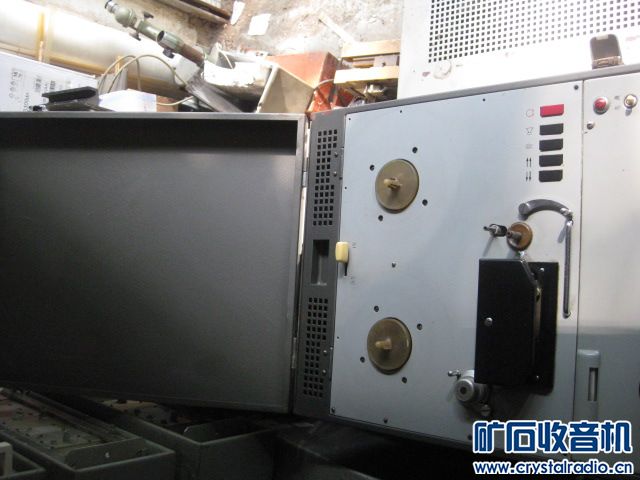 出手风琴、电话机、信号发生器、毫伏表、光功