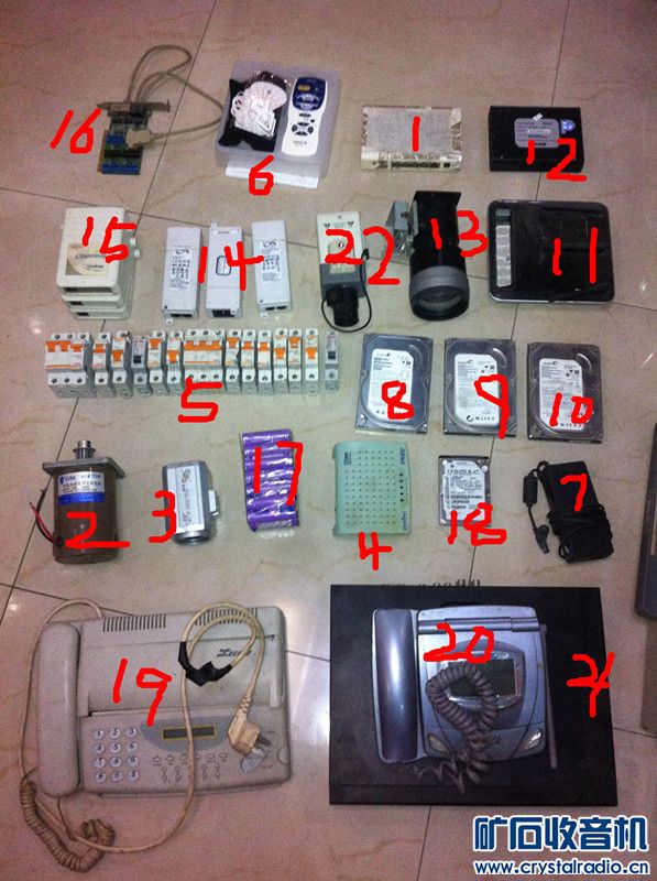 开 硬盘 摄像头 乱七八糟的 家里跟垃圾堆一样