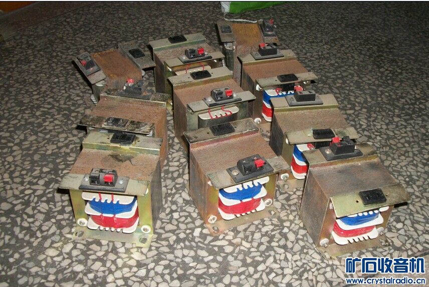 山特UPS 2KW1台 游戏机变压器10个 - 〓新人