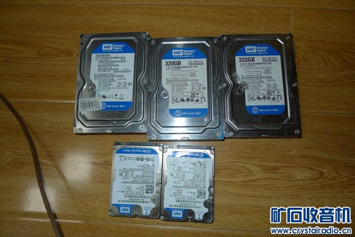 出5块西部数据蓝盘和一台双核电脑主机 - 〓器