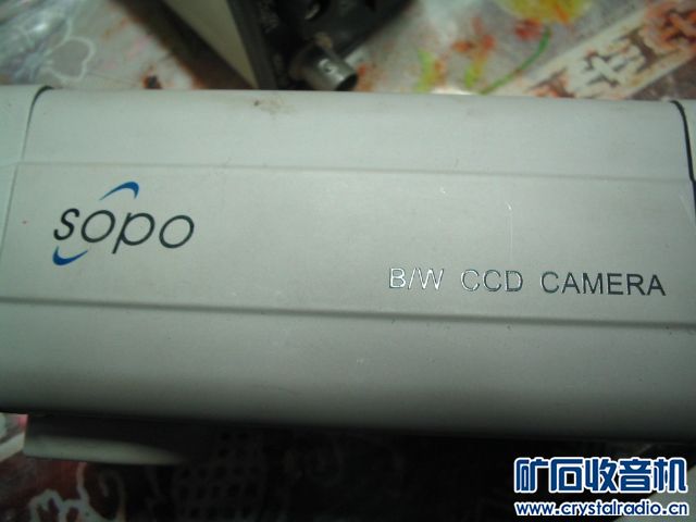 手机一堆,SATA硬盘线,安定灯,电动螺丝刀,监控