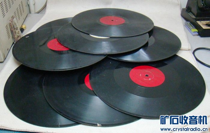 出22张50,60年代黑胶盘唱片,在送17张塑料小唱