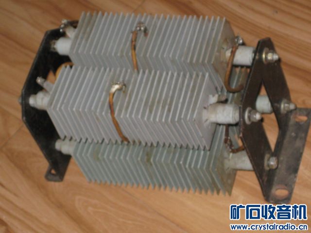 出阻流圈、硒堆、精密电阻、辉光管、光学仪器