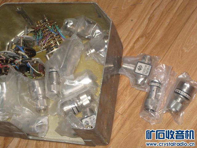 出阻流圈、硒堆、精密电阻、辉光管、光学仪器