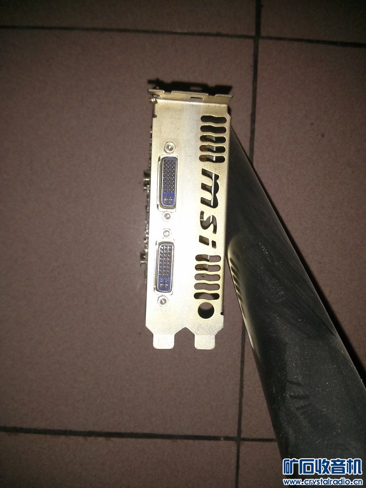 电脑配件杂物,有GTS250显卡、775散热器、双