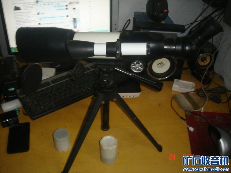 键伍对讲机、能看月亮的望远镜。苹果电源随心