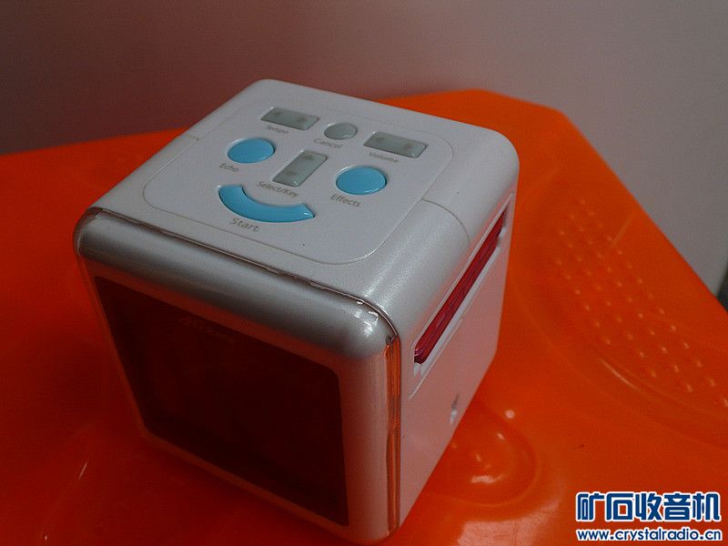 来个好玩的东西 日本便携式随身卡拉OK机 Hi-