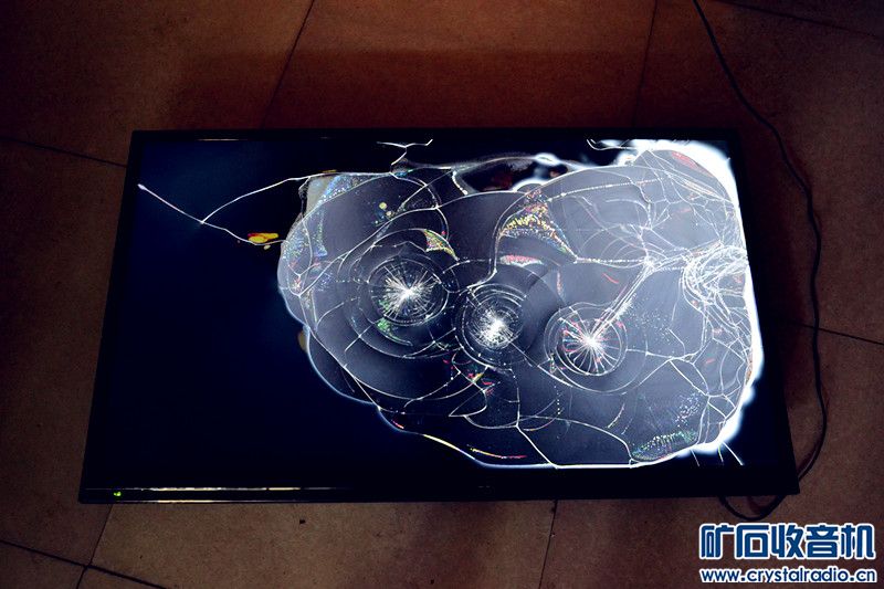 昨天拿来一台碎屏的康佳42电视 有做维修的朋