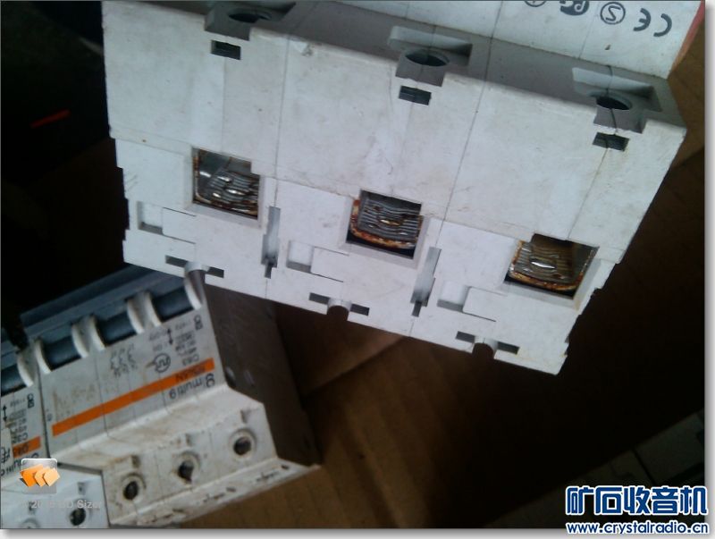 一批机房设备拆下的空开 多数是三相的 部分两