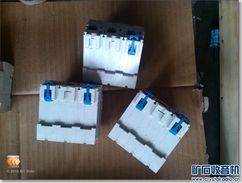 一批机房设备拆下的空开 多数是三相的 部分两