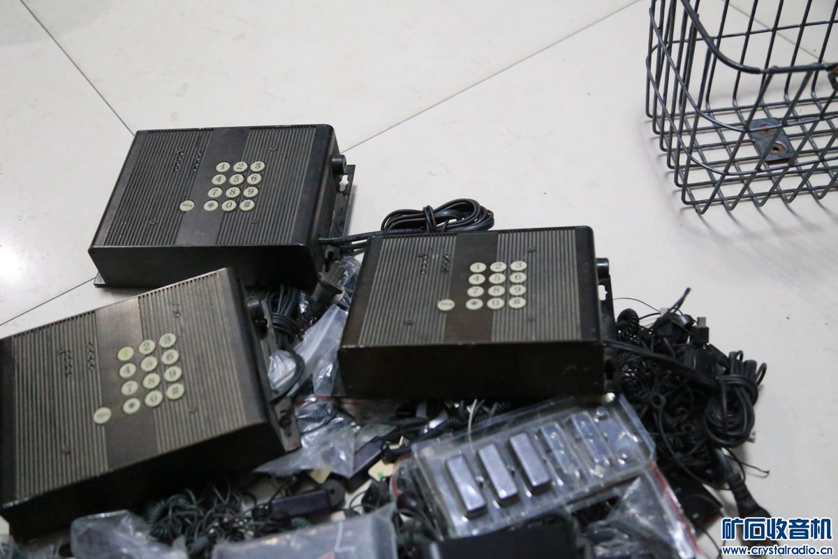 离线报警器一堆100元、SONY相机充电器20个